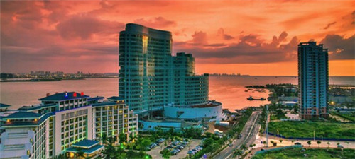 铝包木窗加盟什么店赚钱小县城，铝包木门窗行业前景